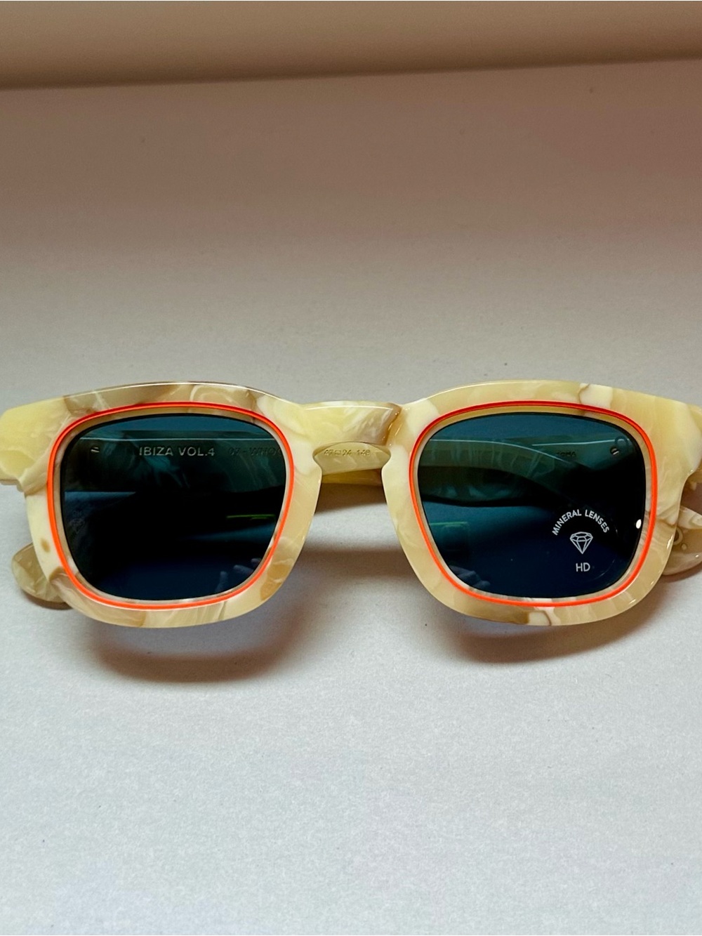 New-Authentic-ETNIA
BARCELONA Sunglasses-Photochromic-Ibiza Vol.-White Orange